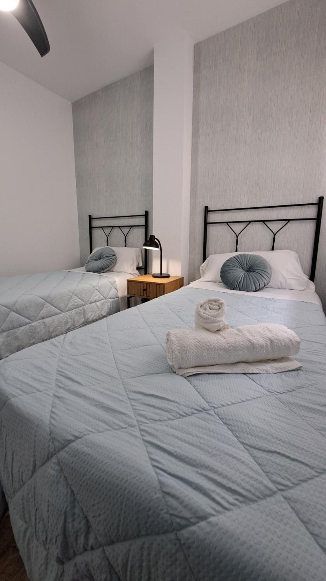 Apartamentos Maria Cristina Con Parking Gratis コルドバ エクステリア 写真